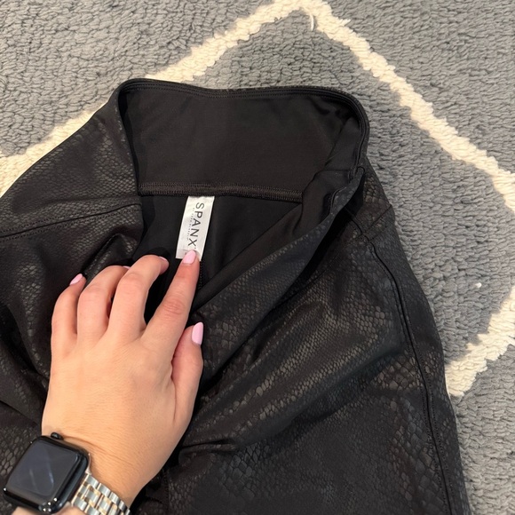 SPANX Faux Leather Foiled Snake Leggings - Picture 7 of 8